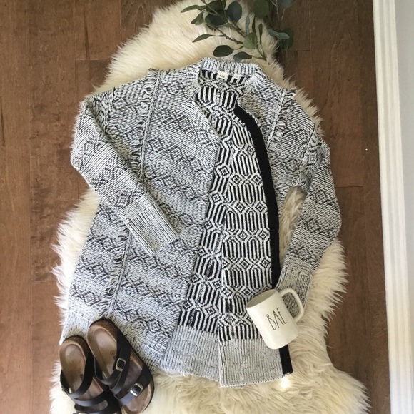 GAP Sweaters - Gap XS Black & White Fringe Open Front Sweater